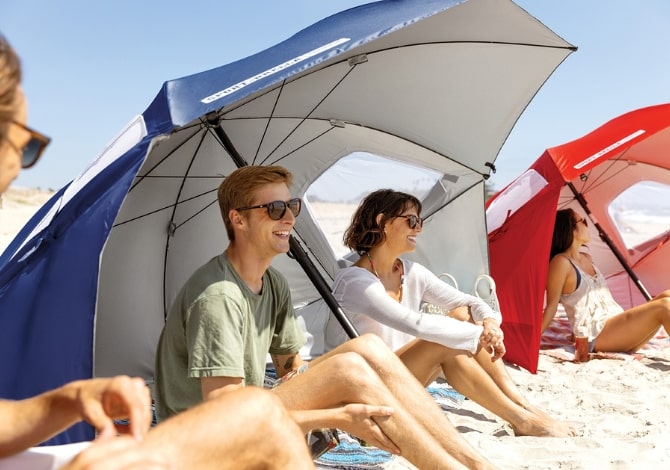 Beach Umbrella Vs Beach Tent - Which One Is Best For You?