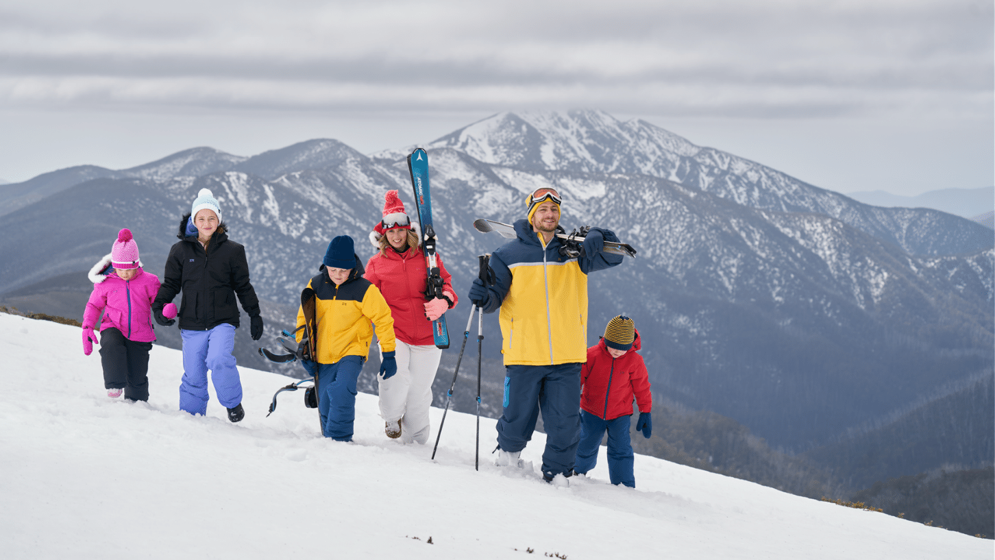 Snow Gear Essentials Checklist – Must-haves when hitting the slopes 