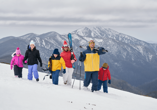 Snow Gear Essentials Checklist – Must-haves when hitting the slopes 